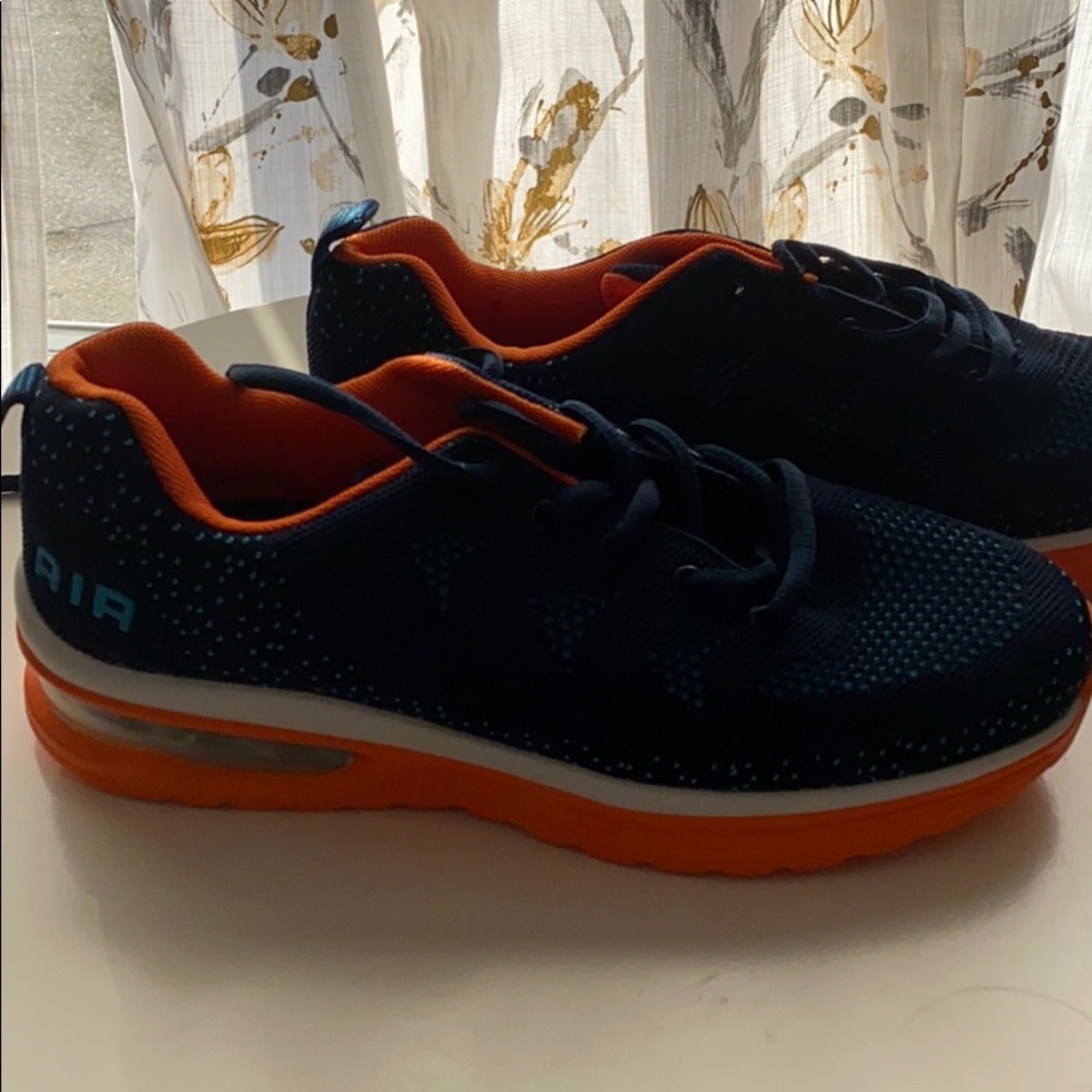Running Shoes - Picture 2 of 4